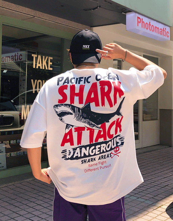 상어 백프린팅 오버핏 티셔츠
